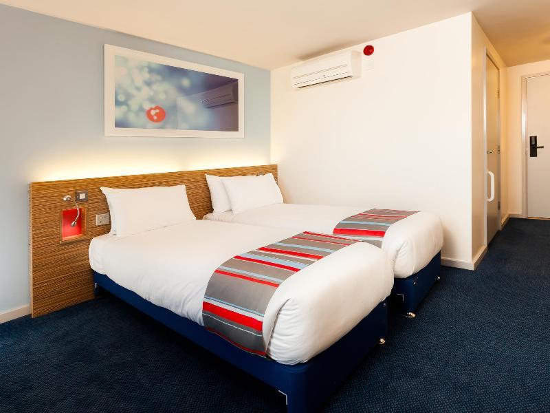 Travelodge Sunbury M3 London Exterior photo